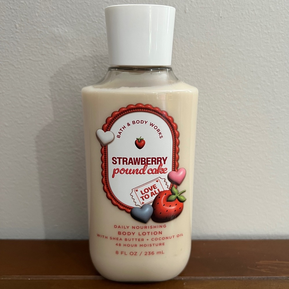 Bath & Body Works Strawberry Pound Cake Daily Nourishing Body Lotion 8 fl oz